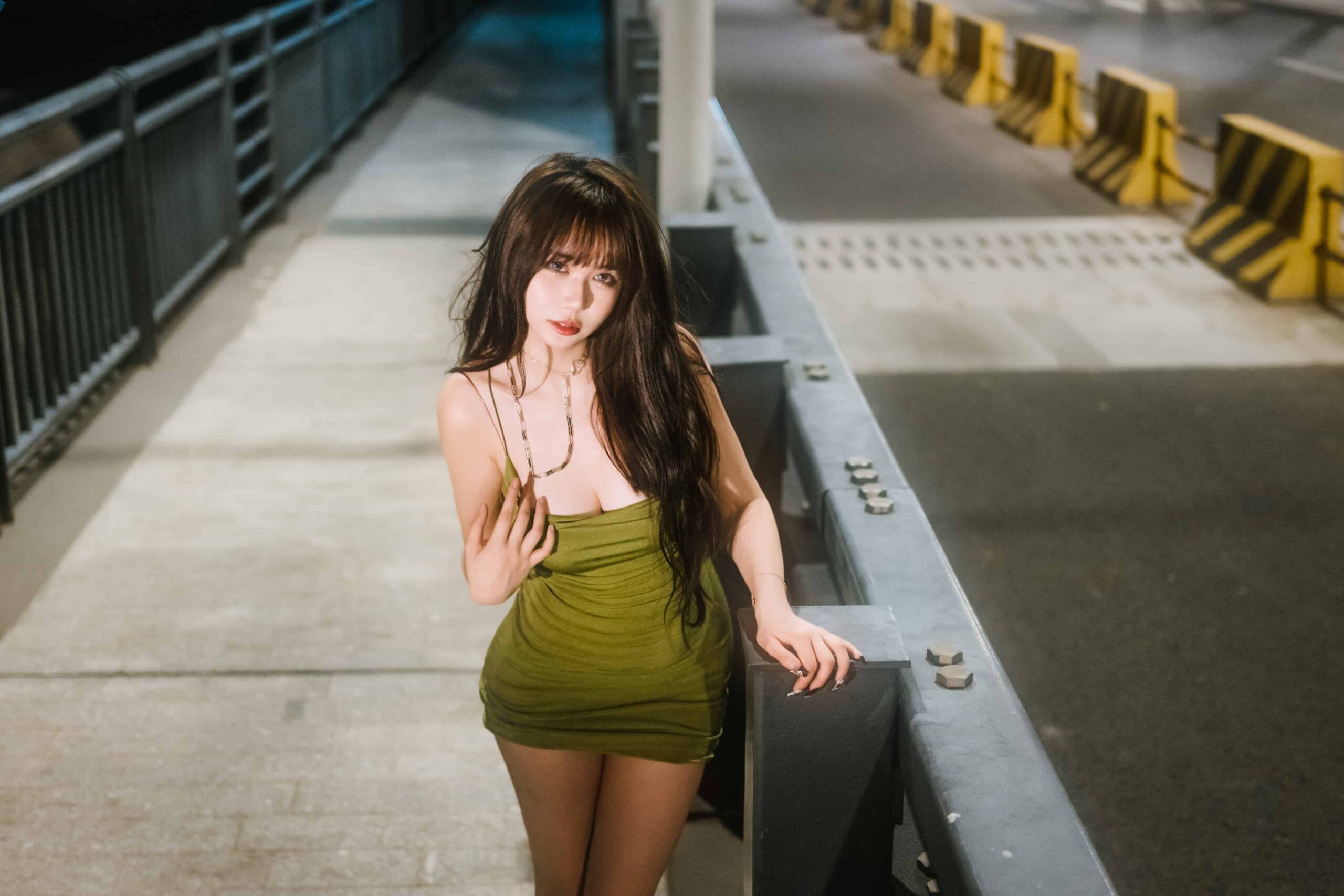 图片[2]-写真图包分享：Tina很妖孽呀 绿色连衣裙-十七博客网