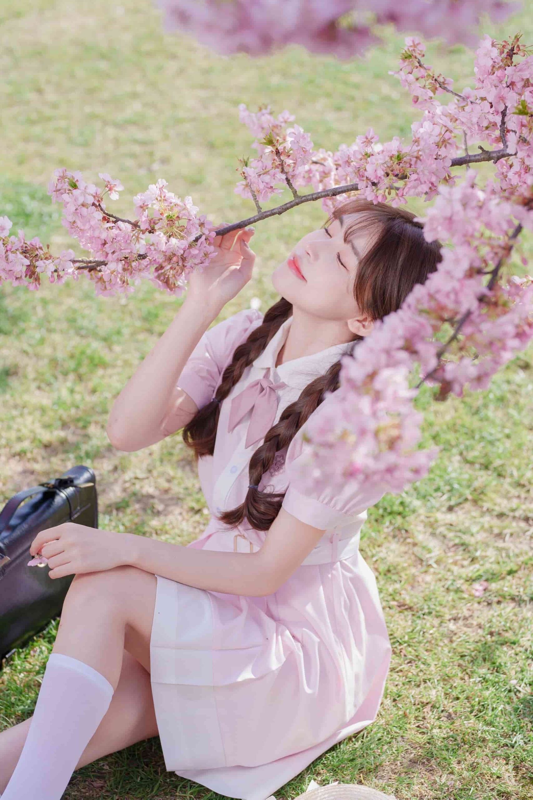 图片[2]-摄影写真：樱花少女——别人都有甜甜的恋爱，我只有可爱的脑袋-十七博客网